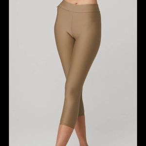 Alo High Waist Conceal Zip Capri XXS